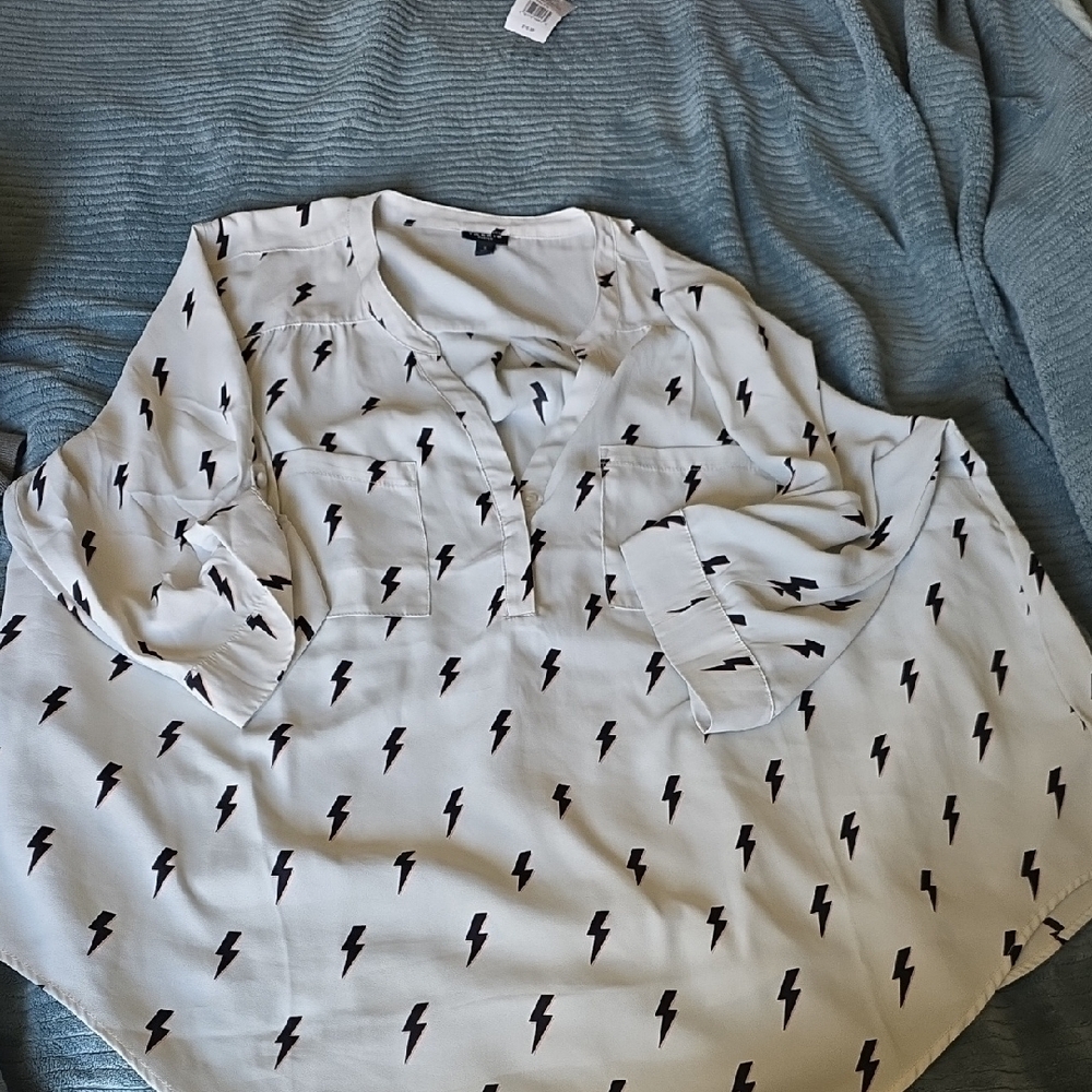 Torrid White Blouse with Black Lightning Bolt Pattern